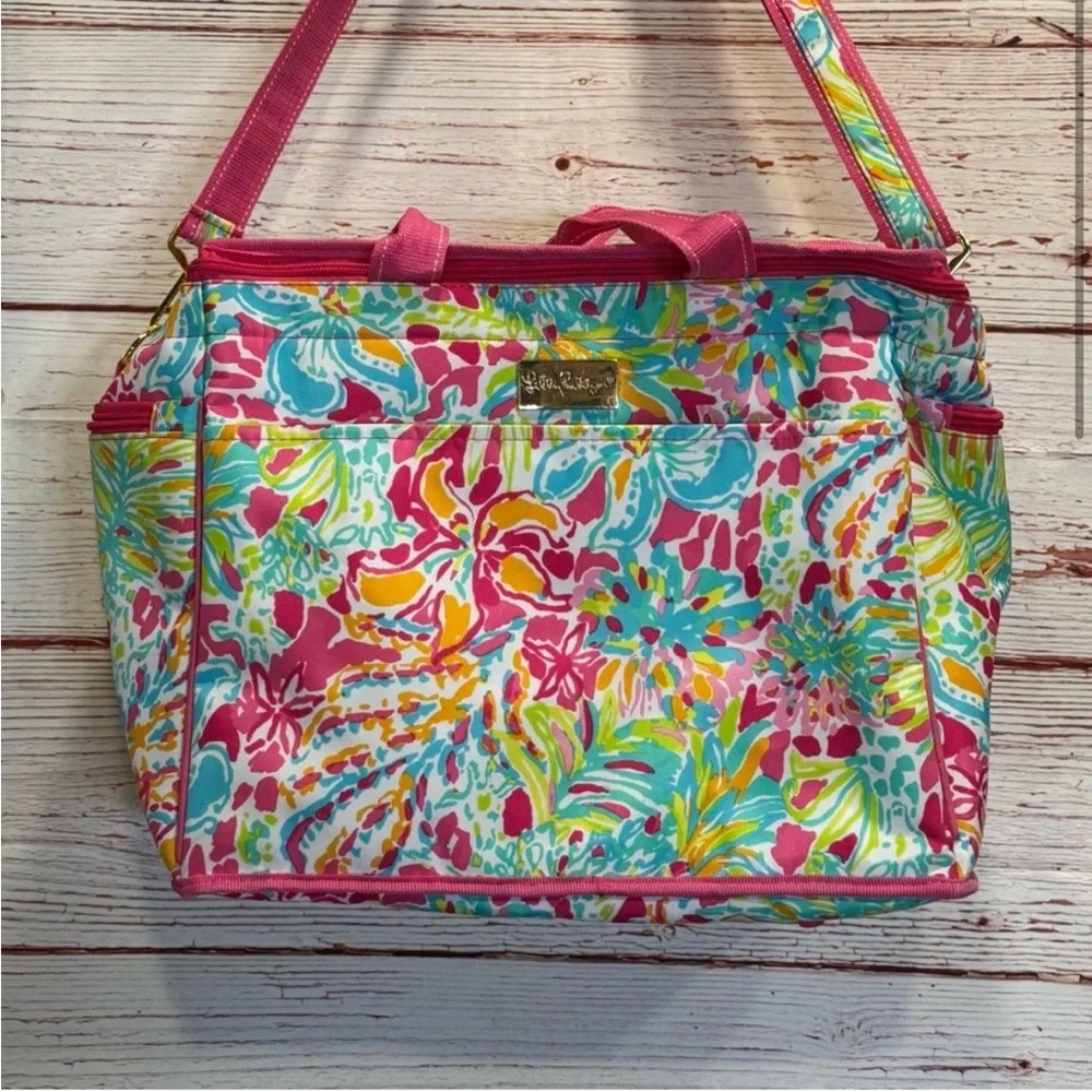 Lilly Pulitzer Insulated Beach Cooler in Lovers Coral with shoulder strap NEW - Picture 7 of 8